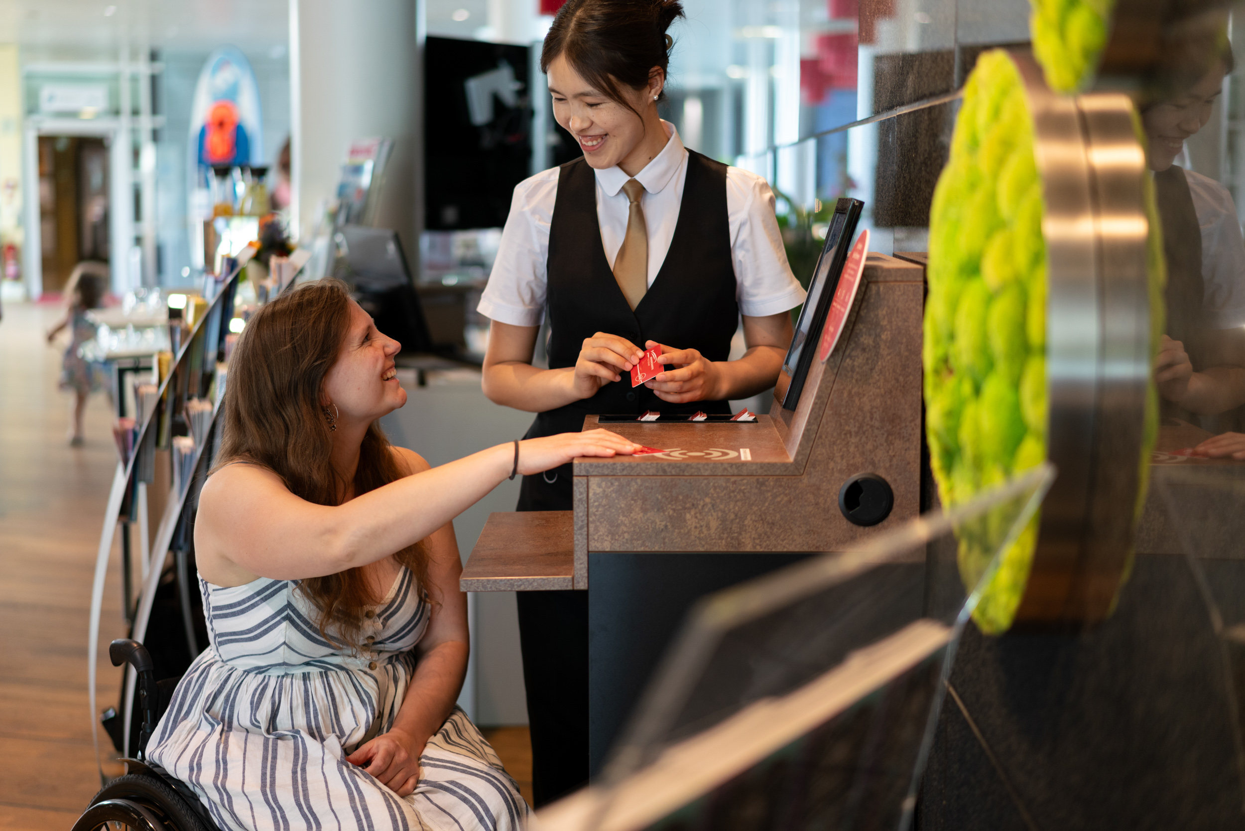 Self Check-In im Kongresshotel Potsdam. Rollstuhl-Urlaub.